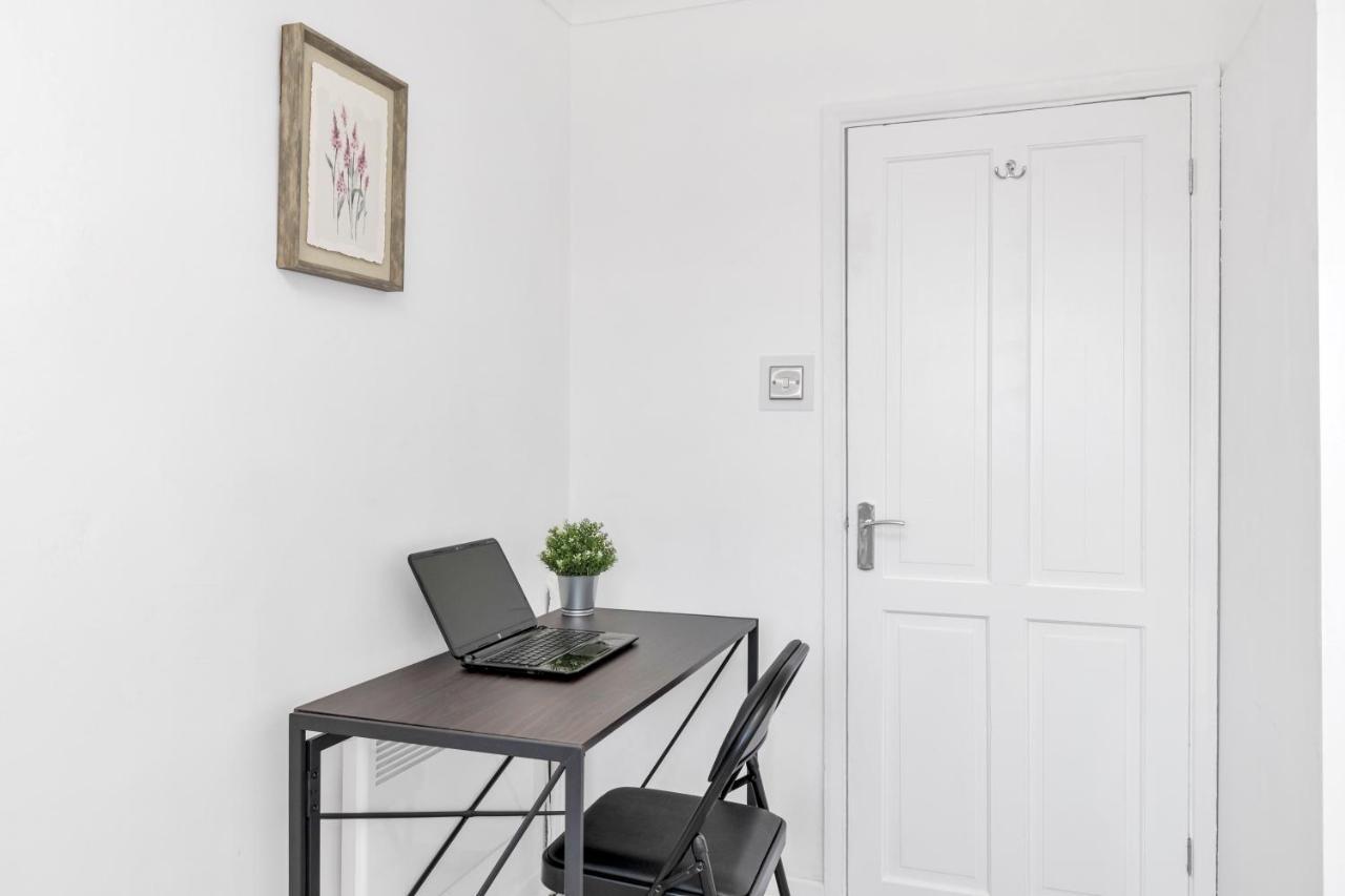 לונדון Modern Two Bedroom Apartment With Free Parking! מראה חיצוני תמונה